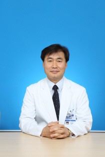 충정포럼 이웃돕기 성금 전달 관련 언론자료 사진